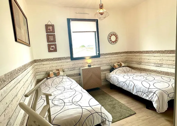 Recente Spacieuse Piscine St Gilles Villa *