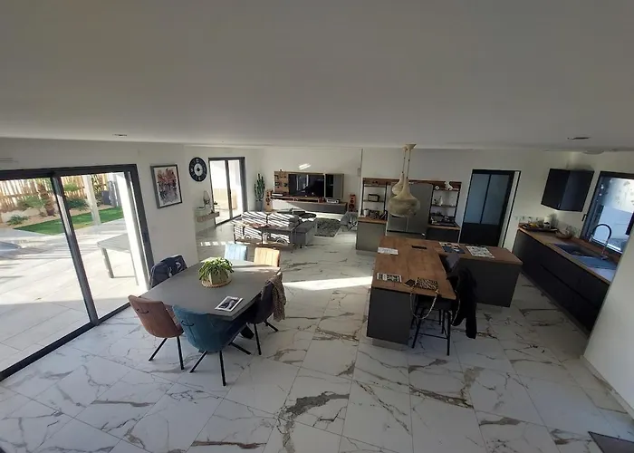 Recente Spacieuse Piscine St Gilles Villa