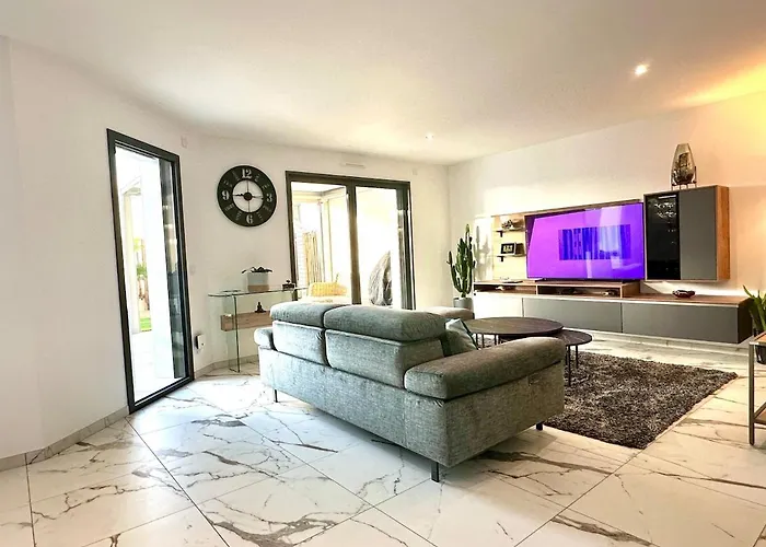 Recente Spacieuse Piscine St Gilles Villa