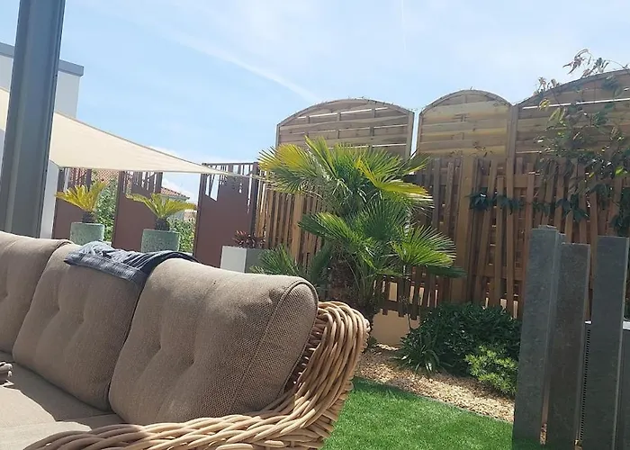 Recente Spacieuse Piscine St Gilles Villa *