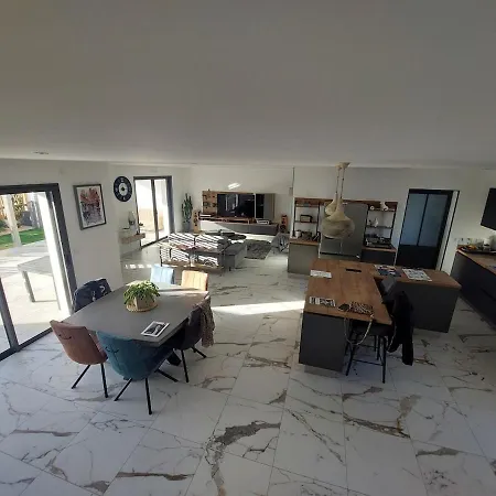 Recente Spacieuse Piscine St Gilles Βίλα