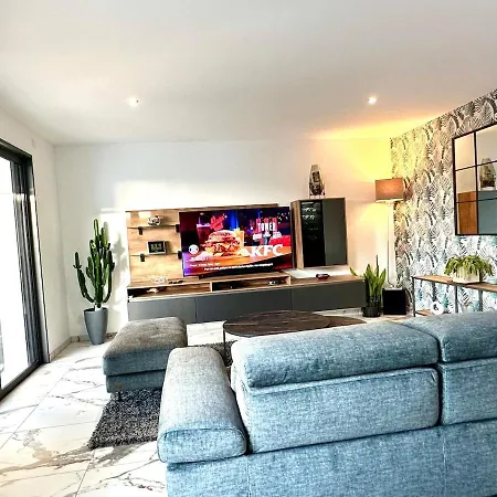 Recente Spacieuse Piscine St Gilles *