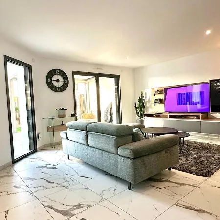 Recente Spacieuse Piscine St Gilles Βίλα